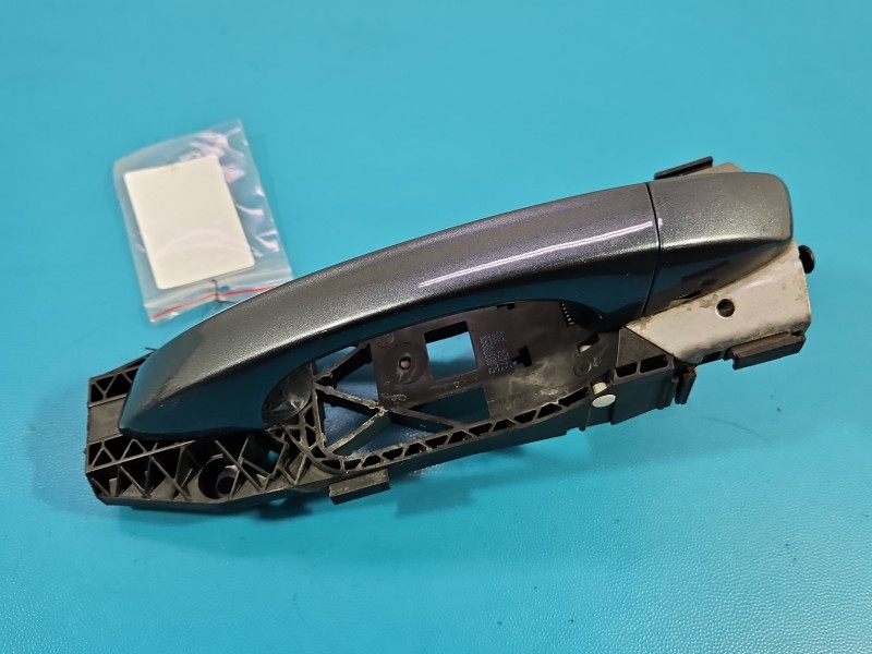 Klamka przód lewa zewnętrzna Skoda Octavia III 5L0837885B Lf7y