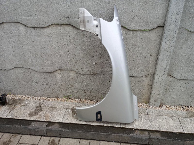 Błotnik przód lewy Volvo S60 I srebrny 426-26 Błotnik przód lewy Volvo S60 I srebrny 426-26