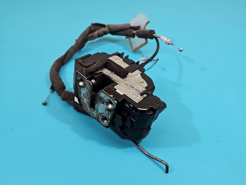 Zamek przód lewy Nissan Qashqai I J10 06-13 EUROPA Nissan, Europejska, 6PIN