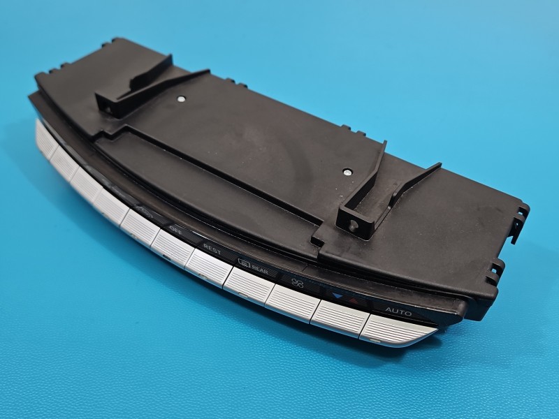 Konsola panel nawiewu Mercedes W221 2218709810