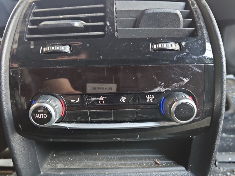 Konsola panel nawiewu BMW G30 160466-10