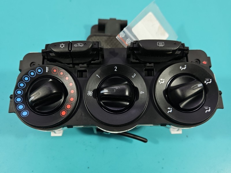 Konsola panel nawiewu Opel Corsa E 5W8225618, 466119570