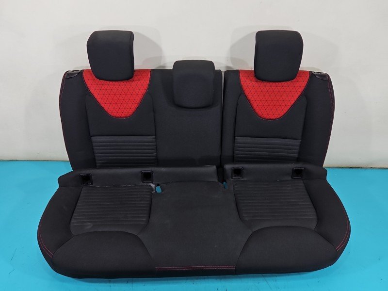 Kanapa tył fotel tylny Renault Clio IV 12-20 Kanapa tył fotel tylny Renault Clio IV 12-20