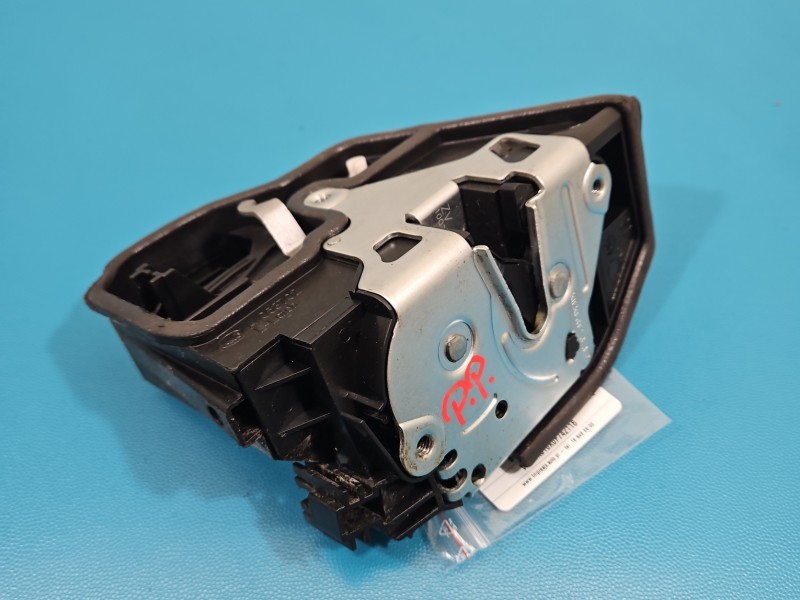 Zamek przód prawy 7229458 bmw F30 EUROPA Producent części: BMW, Europejska, 4pin