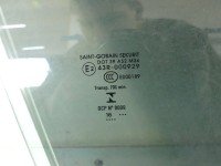 Szyba drzwi przód prawa INFINITI QX30 H15 16-19 HB