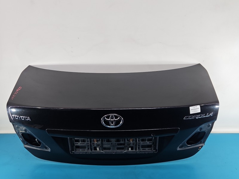 Klapa tył Toyota Corolla E15 sedan 4d 209