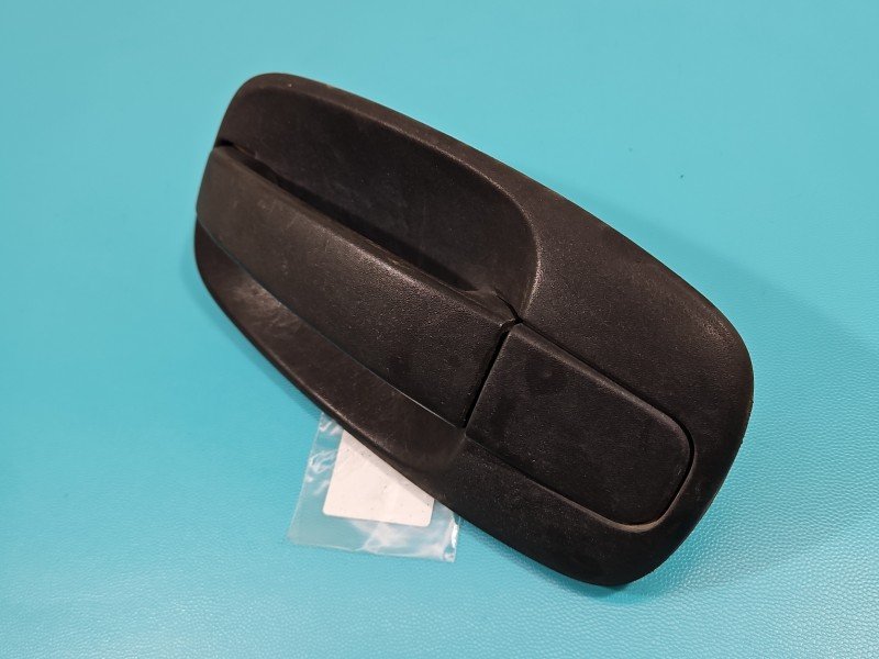 Klamka tył lewa zewnętrzna Opel Vivaro 8200170625