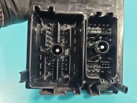 Skrzynka bezpieczników Opel Astra IV J 13302309, 1110008AA