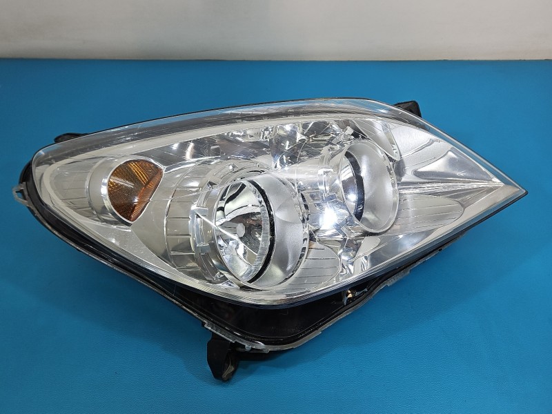 Reflektor prawy lampa przód Opel Astra III H EUROPA 1LG270370-54, 93190068RH