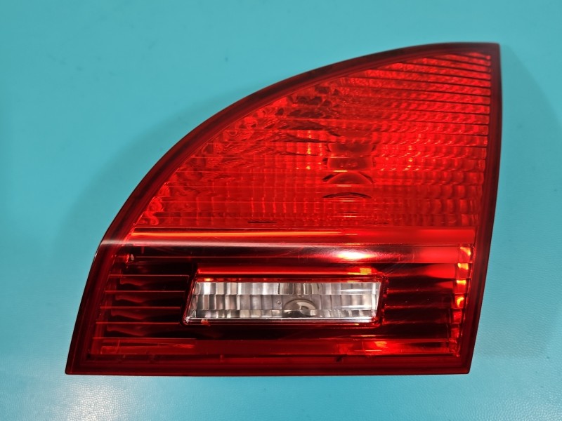 Lampa tył prawa Producent części: KIA, wewnętrzna klapy Kia Venga HB