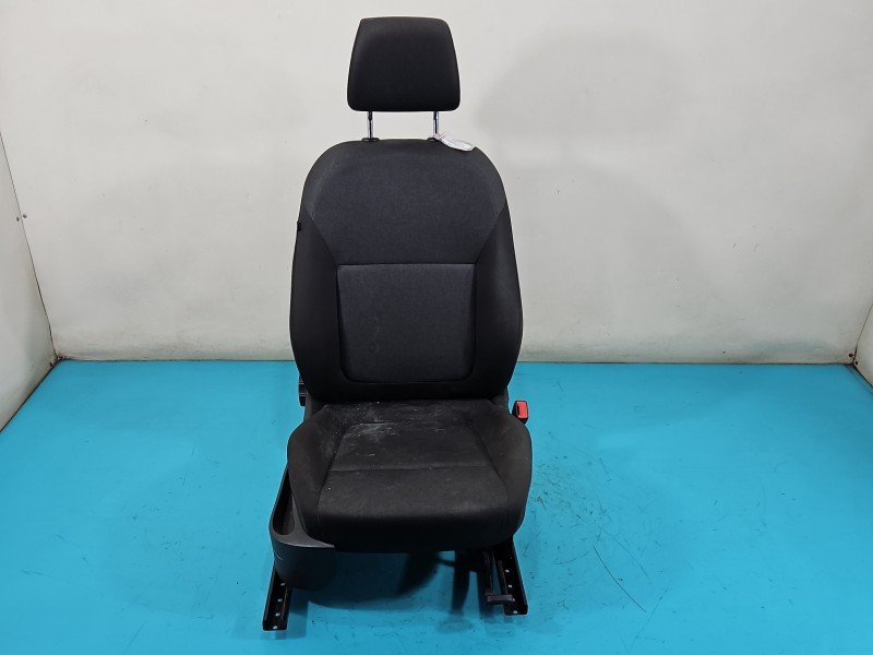 Fotel prawy pasażera Skoda Fabia III Fotel prawy pasażera Skoda Fabia III