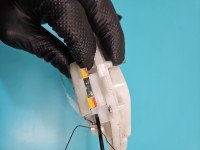 Zamek tył lewy Suzuki Swift Mk6 Suzuki, brak mocowania plastiku WERSJA BEZ CENTRALNEGO ZAMAKA