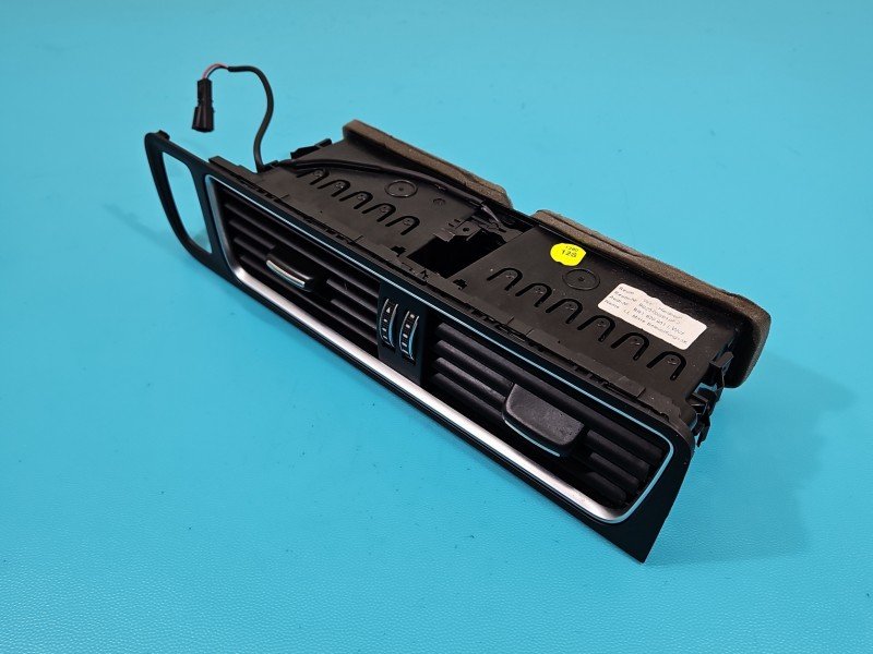 Kratka nawiewu środkowa AUDI Q5 08- 8R1820951 Kratka nawiewu środkowa AUDI Q5 08- 8R1820951