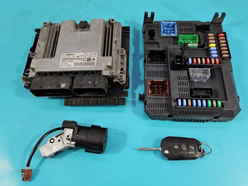 Komputer Sterownik silnika Peugeot 308 II T9 1.6 hdi 0281031043, 9809478580