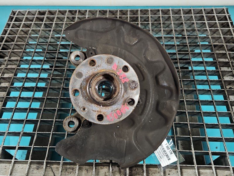 Zwrotnica lewa piasta przód 2.0 tdi Skoda Octavia III Zwrotnica lewa piasta przód 2.0 tdi Skoda Octavia III