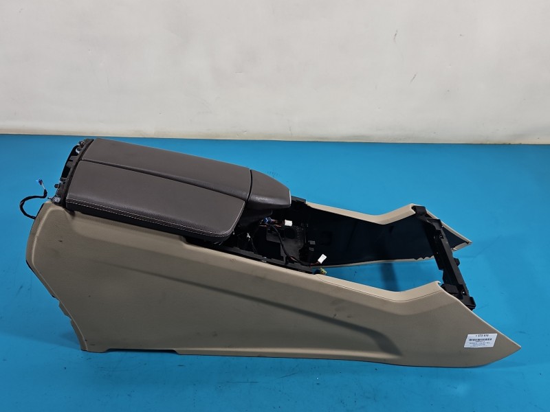 Podłokietnik TUNEL Mercedes GL II X166 A1666800819 EUROPA