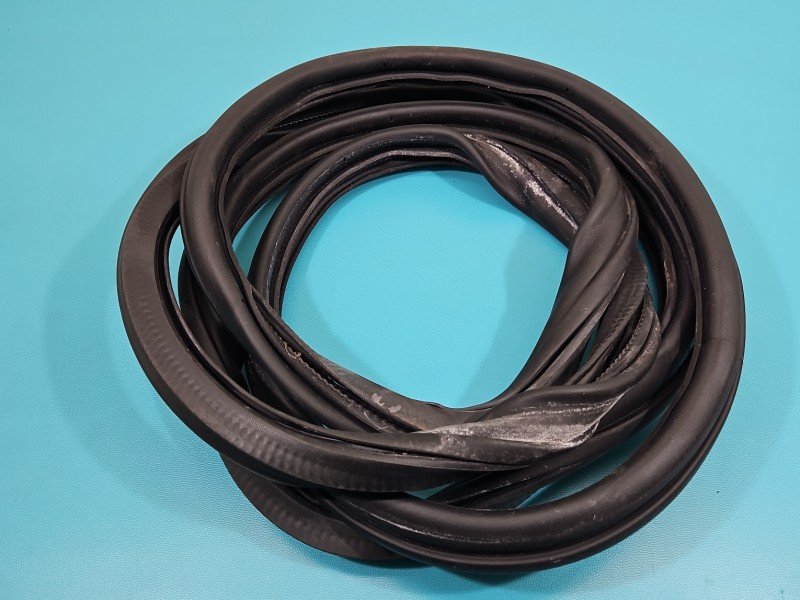 Uszczelka drzwi tył prawa Vw Sharan II 10-