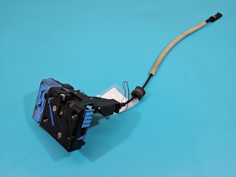 Zamek przód lewy 8650544 Volvo S60 I EUROPA Zamek przód lewy 8650544 Volvo S60 I EUROPA