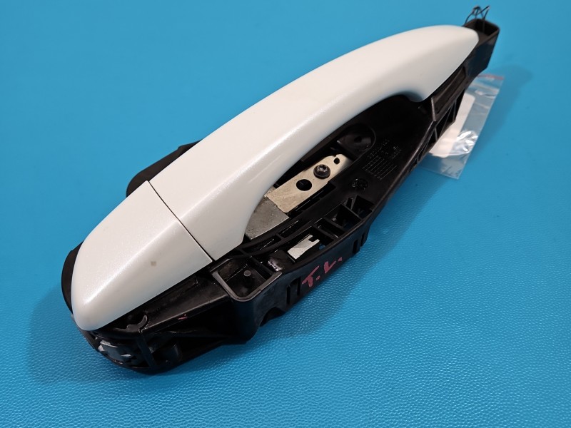 Klamka tył lewa zewnętrzna Peugeot 3008 II GEO024923