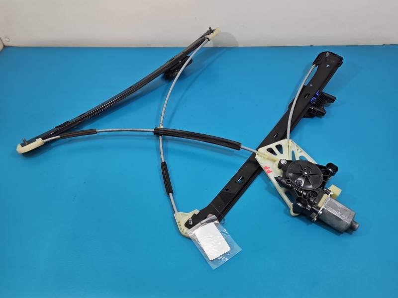 Podnośnik przód prawy SZYBY WINDA AUDI Q7 II 4M Europejska, 2pin 5d HB 4M0837462A, 8W0959801