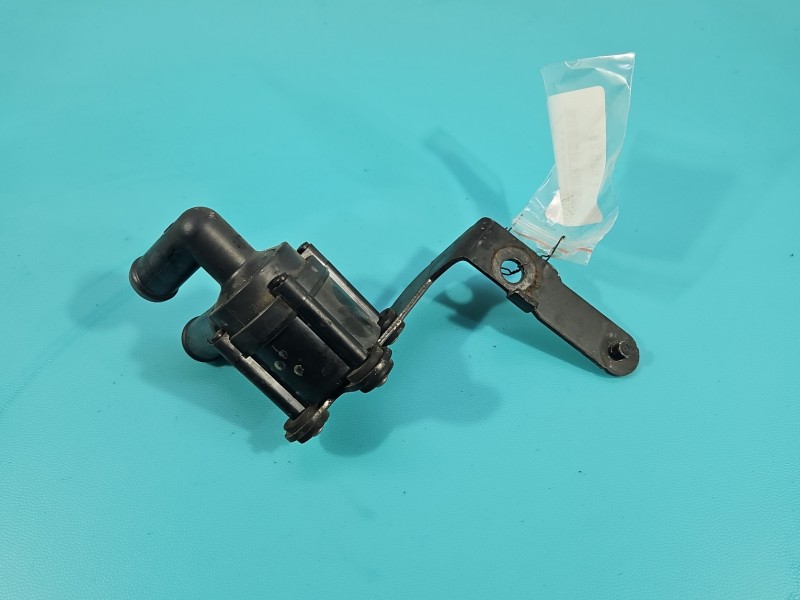 Pompka obiegu wody pompa Vw Tiguan I 07- 2.0d (Cff) 701713280, 5N0965561