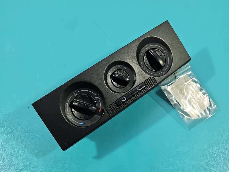 Konsola panel nawiewu Skoda Fabia I 6Y0820045A