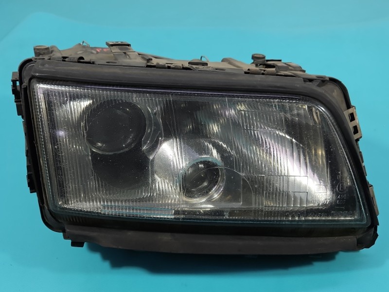 Reflektor prawy lampa przód Audi A8 D2 EUROPA 0301047212, 4D0941004