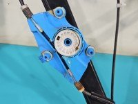 Podnośnik przód prawy Audi A4 B6 4d sedan