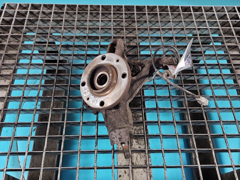 Zwrotnica lewa piasta przód 1.6 hdi Citroen Berlingo II