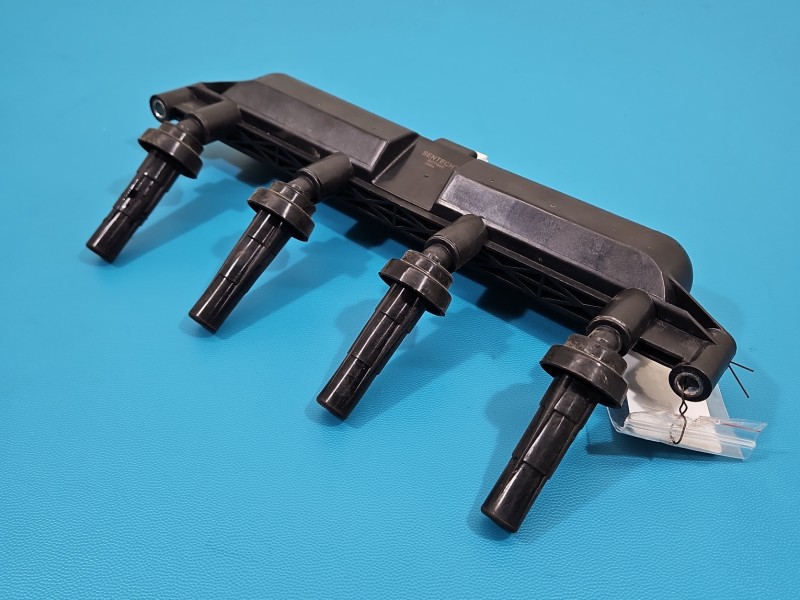 Cewka zapłonowa Citroen C3 I 1.1 8V wiel CITROEN, Europejska, biała wtyczka, Uszkodzenie widoczne na zdjęciu