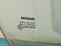 Szyba drzwi przód prawa Nissan Primera P12 sedan