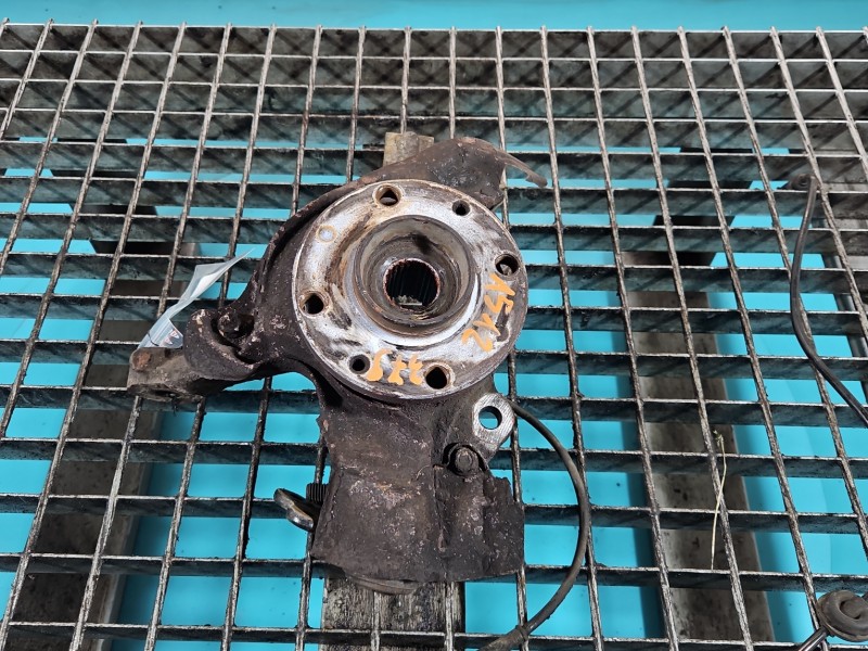 Zwrotnica prawa piasta przód 1.9 jtd Fiat Bravo II