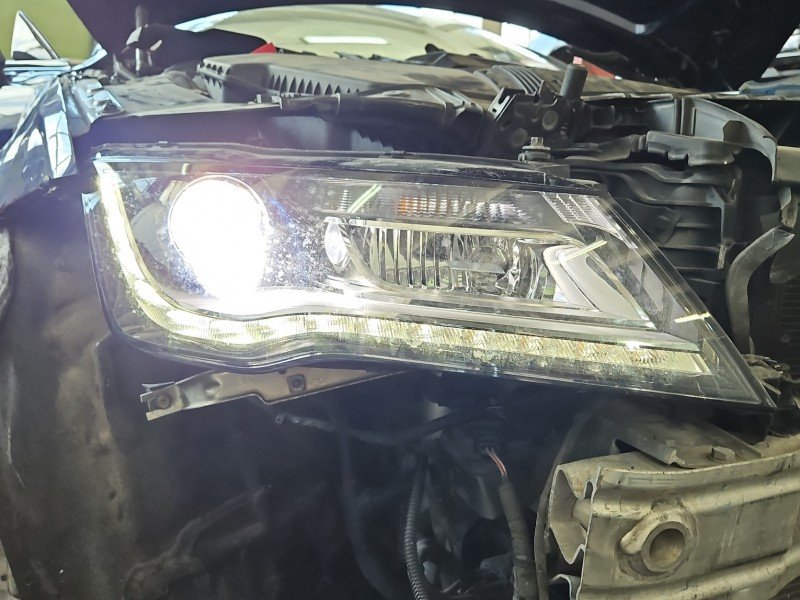 Reflektor prawy lampa przód Audi A7 4G EUROPA