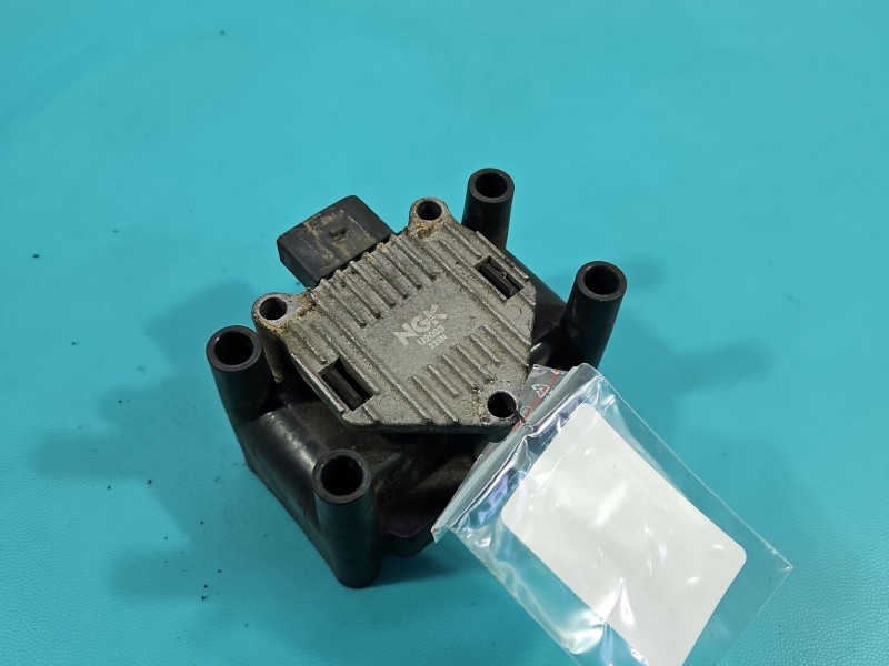 Cewka zapłonowa Audi A3 8L 1.8 20V Producent części: Audi, z modułem