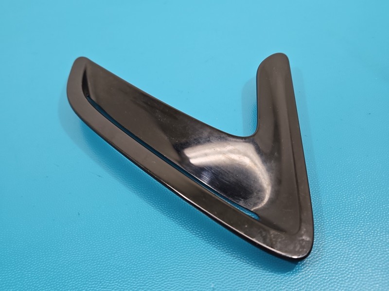 Listwa błotnika przód prawa Bmw F34 GT 62411810