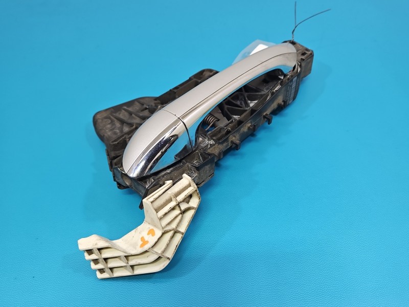 Klamka tył lewa zewnętrzna Mercedes W169 A1697600334