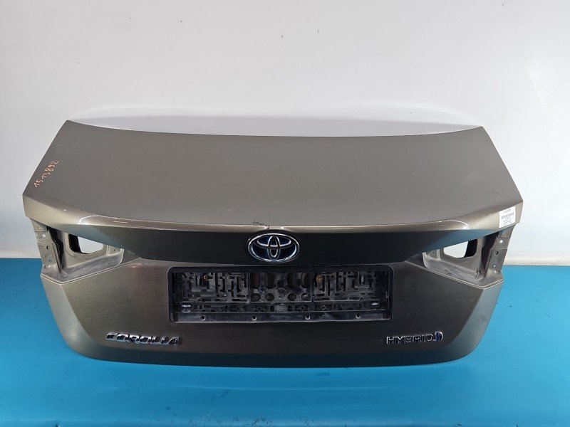 Klapa tył Toyota Corolla E21 19- sedan 4d beżowy 6x1 Klapa tył Toyota Corolla E21 19- sedan 4d beżowy 6x1