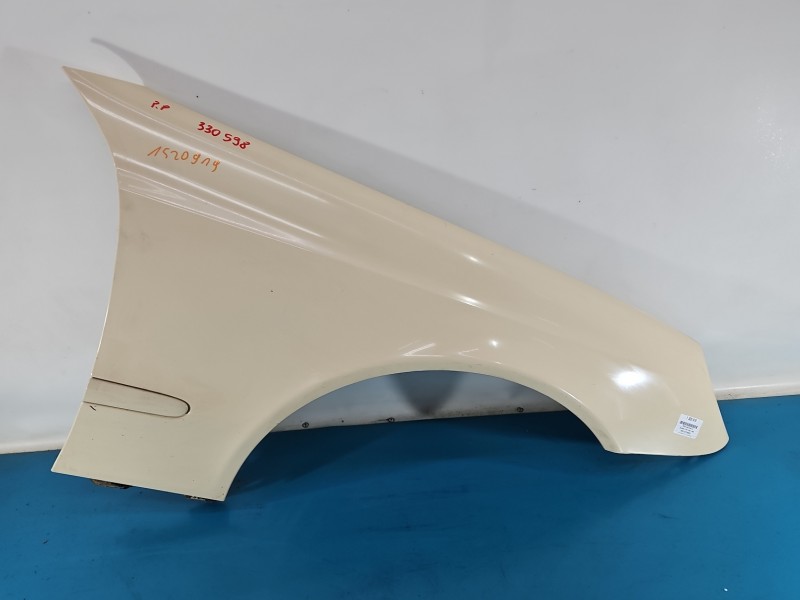 Błotnik przód prawy Mercedes W211 beżowy C623