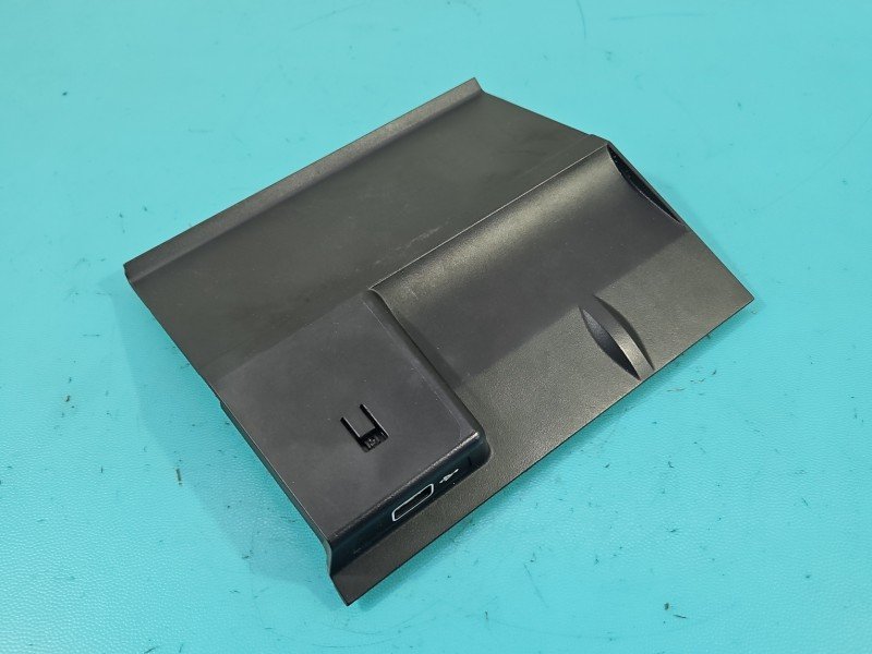 Gniazdo USB Skoda Octavia III 5E1.857.367.C Gniazdo USB Skoda Octavia III 5E1.857.367.C