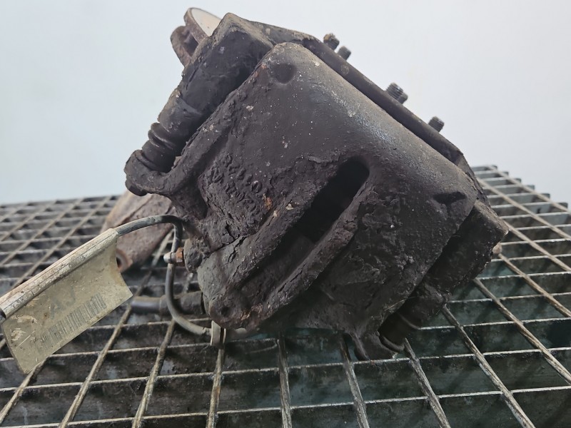 Zacisk przód lewy Ford Mondeo Mk3 2.0 tdci