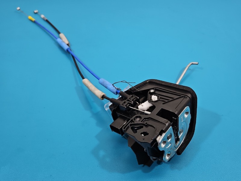 Zamek przód prawy 81320G6040 Kia Picanto III 17- EUROPA Producent części: KIA, Europejska, 4pin