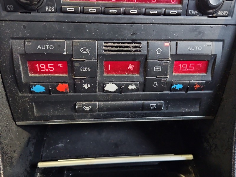 Konsola panel nawiewu Audi A4 B6 8E0820043H