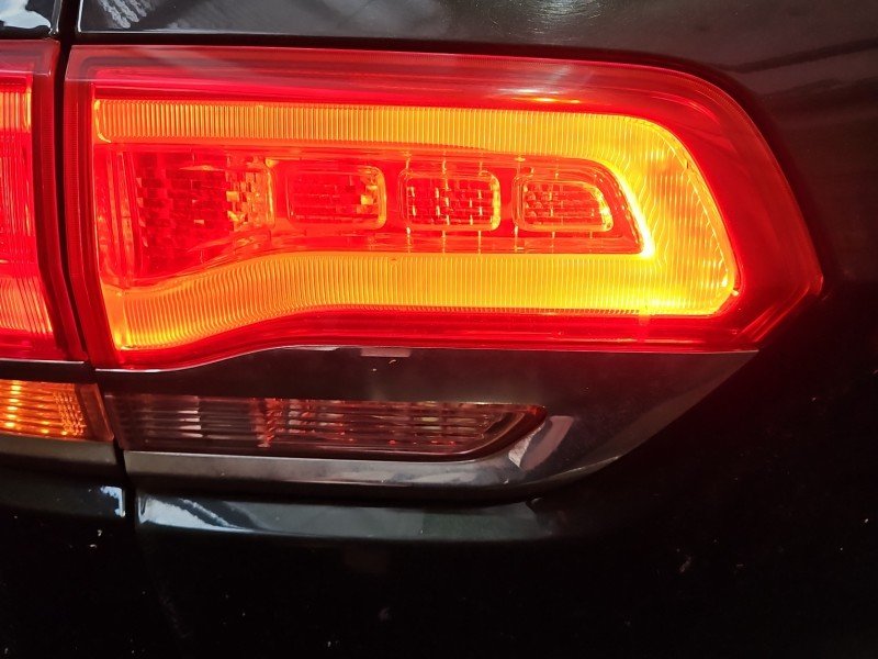 Lampa tył lewa Producent części: JEEP, Z KLAPY Jeep Grand Cherokee IV WK2 HB