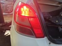 Lampa tył lewa Toyota Yaris II HB uszkodzony rant klosza Koito LIFT 09-11 led EUROPA