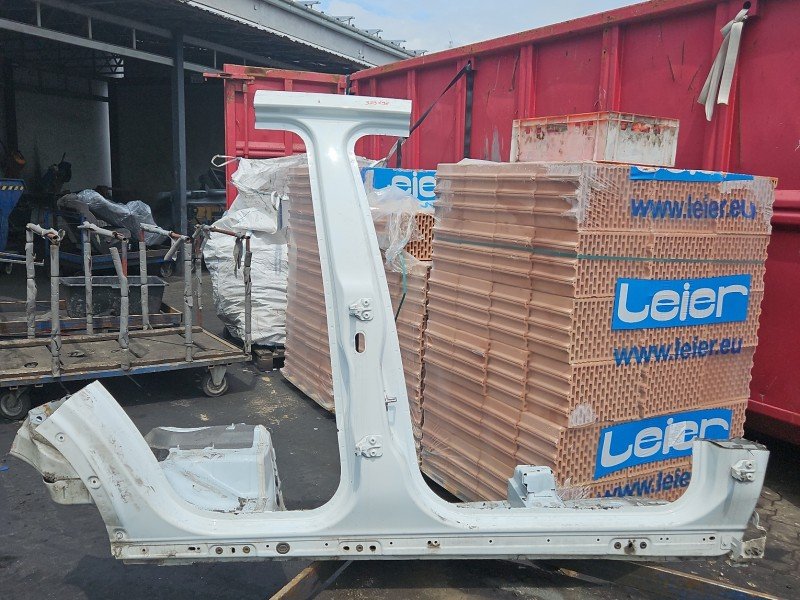 Próg prawy SŁUPEK ŚRODKOWY B Land rover Discovery Sport 14- L550 HB 5d biały LRC867 Exterior Paint - Fuji White Próg prawy SŁUPEK ŚRODKOWY B Land rover Discovery Sport 14- L550 HB 5d biały LRC867 Exterior Paint - Fuji White
