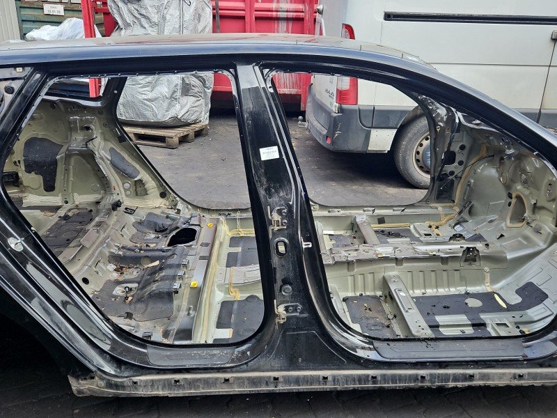 Próg prawy SŁUPEK ŚRODKOWY B Kia Optima IV 15-20 kombi 5d czarny Próg prawy SŁUPEK ŚRODKOWY B Kia Optima IV 15-20 kombi 5d czarny