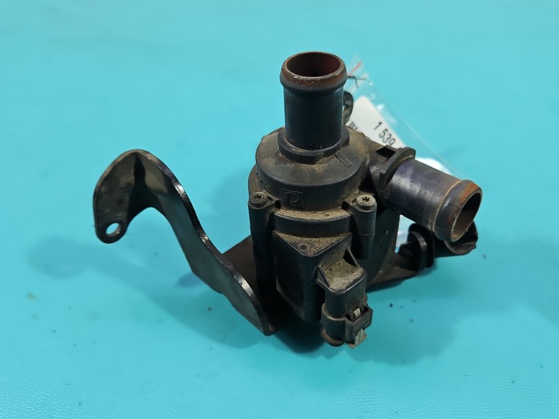 Pompka obiegu wody pompa AUDI Q5 08- 2.0 TFSI 8K0121601