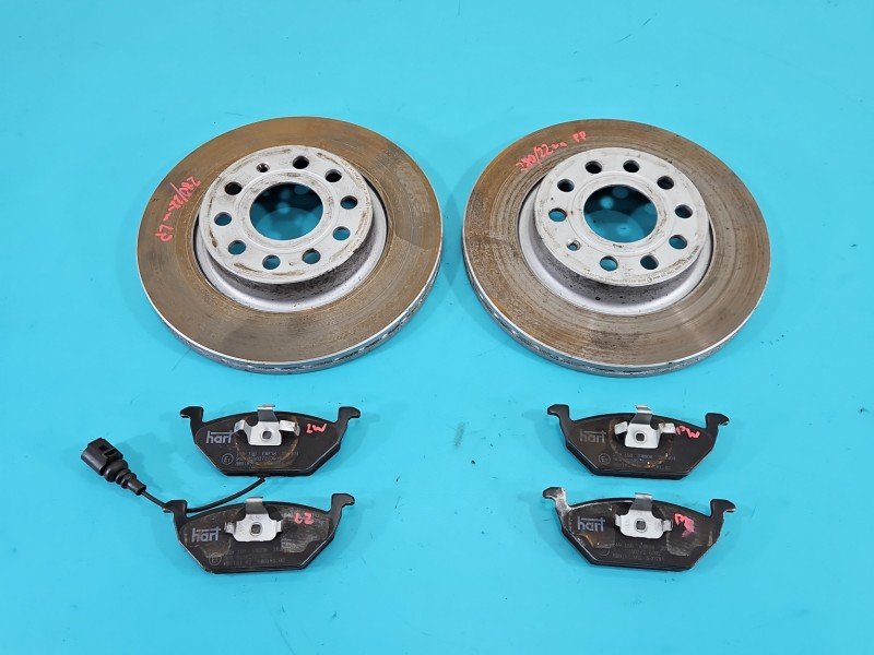 Tarcze hamulcowe przód klocki Audi A3 8P 1.6 FSI Producent części: Audi, 280/22 + klocki