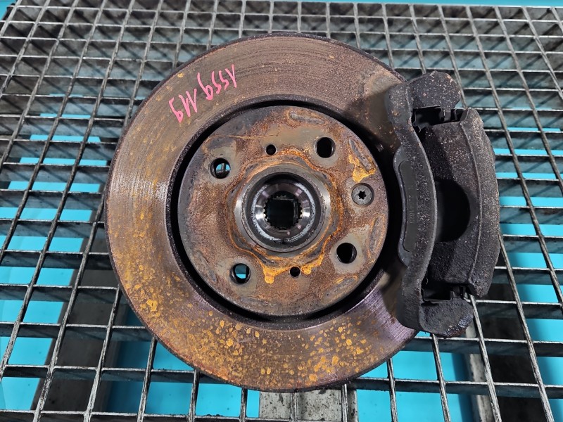 Zwrotnica prawa piasta przód 1.0 12V Toyota Aygo I 05-14