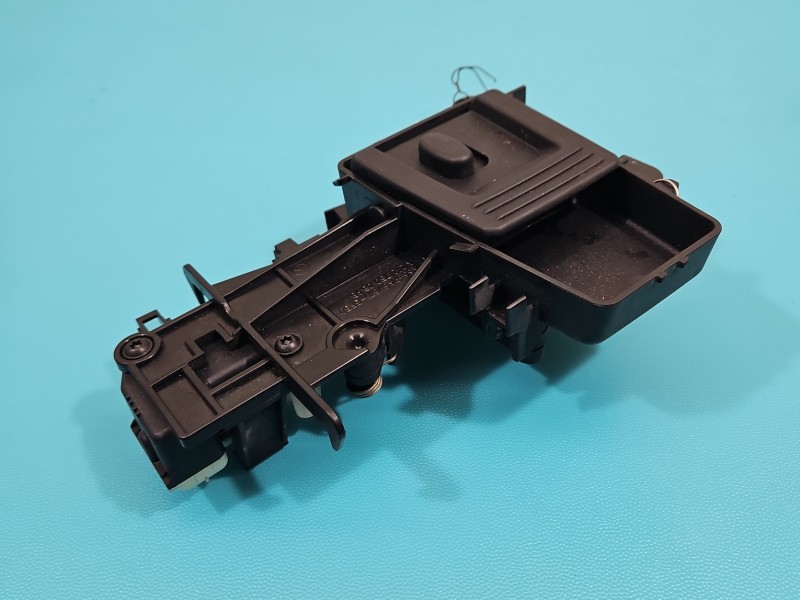 Zamek klapy tył A2127500393 Mercedes W212 kombi Mercedes, 2+2pin